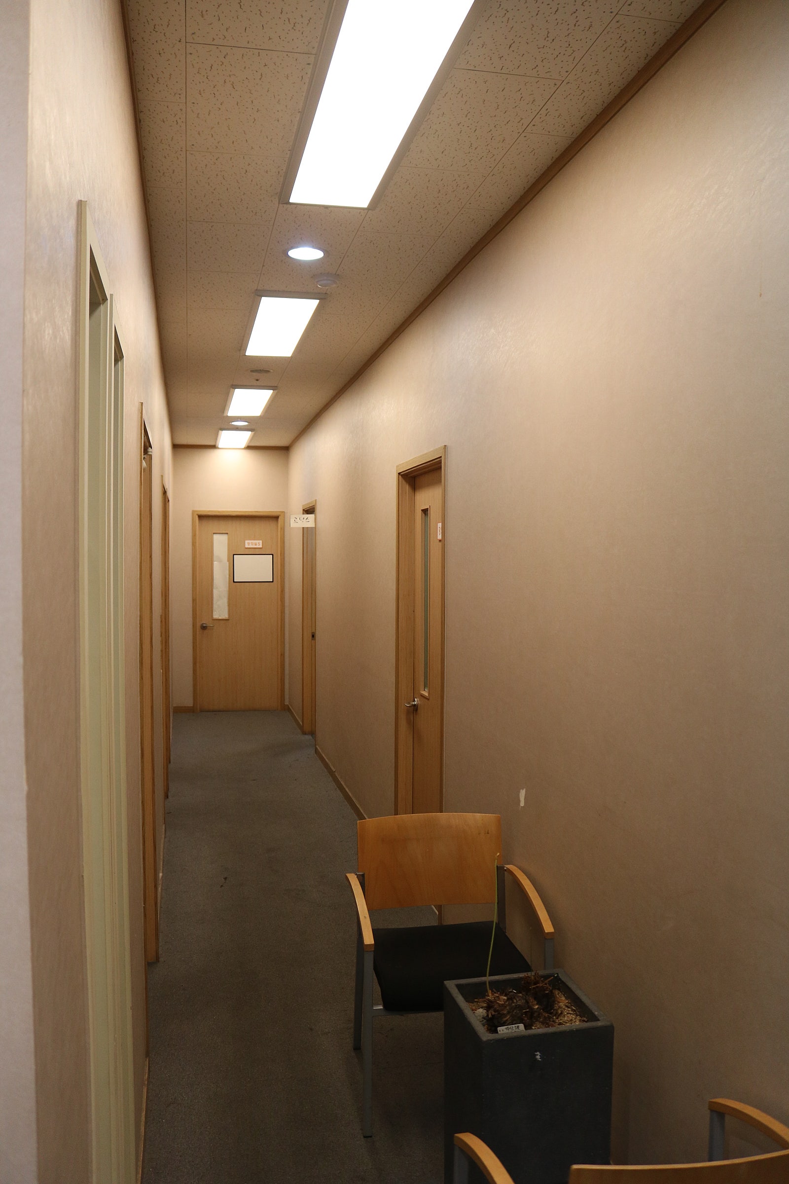 실제 면접장과 같게 세팅한 모의면접실