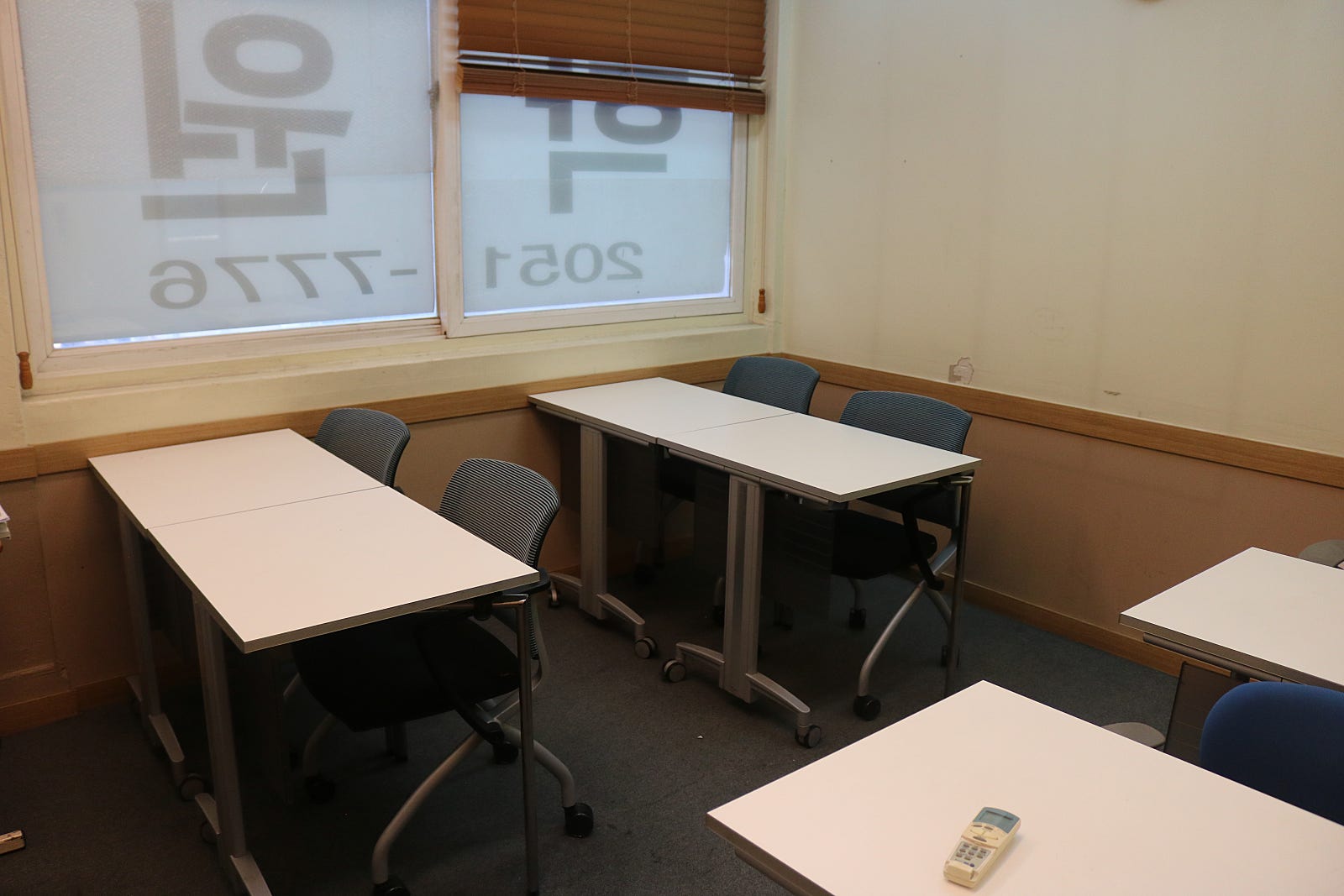 실제 면접장과 같게 세팅한 모의면접실
